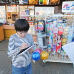 駒沢オリンピック公園の売店。人気商品は？ メニュー開発は店長。小学生記者が取材！マンゴーかき氷ソフト発祥の売店。