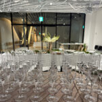 シャンパングラス、ヤシの葉、そしてパイナップル？ 駒沢パーククォーター地下1階「zawazawa」でなにやら準備中