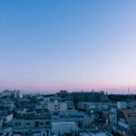 寒い冬、空気が乾いている今だから見えるピンクのグラデーション。駒沢パーククォーター屋上から眺める「ヴィーナスベルト」